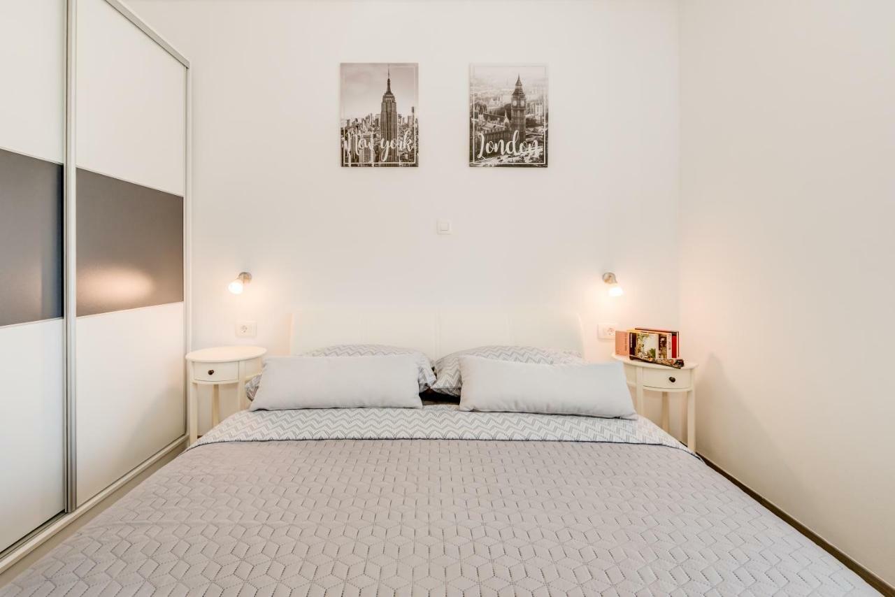 Apartamento La Vie Est Belle Trogir Exterior foto